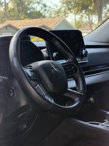 2023 Mitsubishi Outlander SE