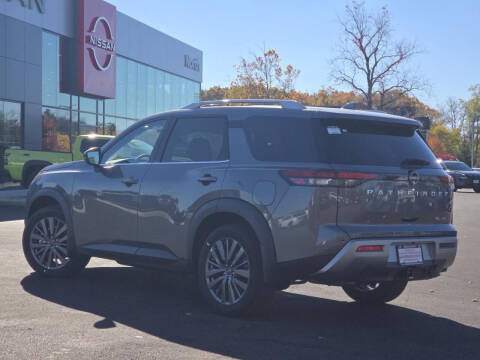 2025 Nissan Pathfinder SL