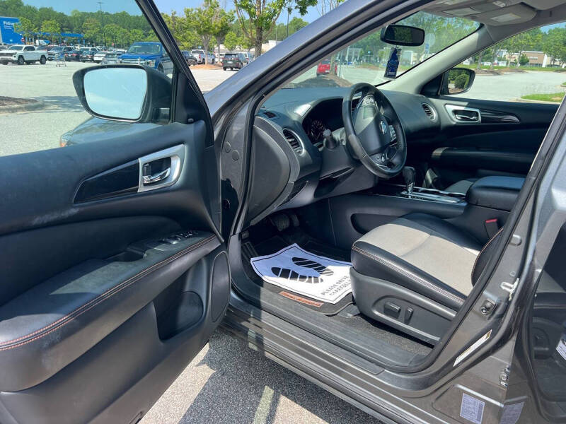 2020 Nissan Pathfinder SV