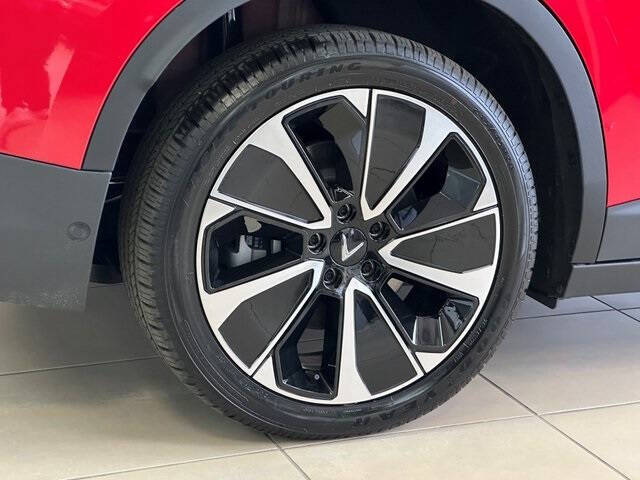 2025 VinFast VF8 Plus