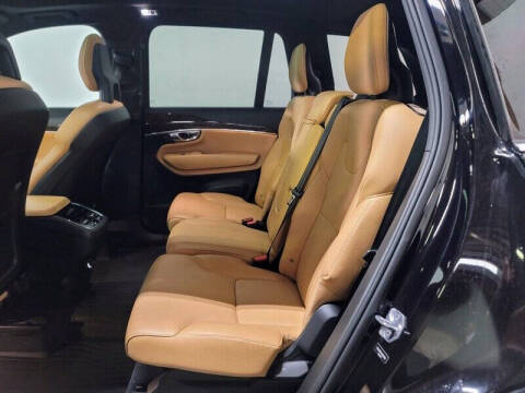 2016 Volvo XC90 T6 Momentum