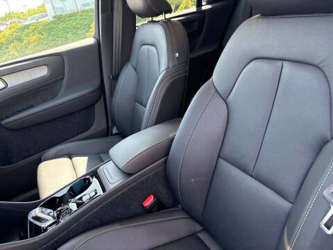 2026 Volvo XC40 B5 Plus