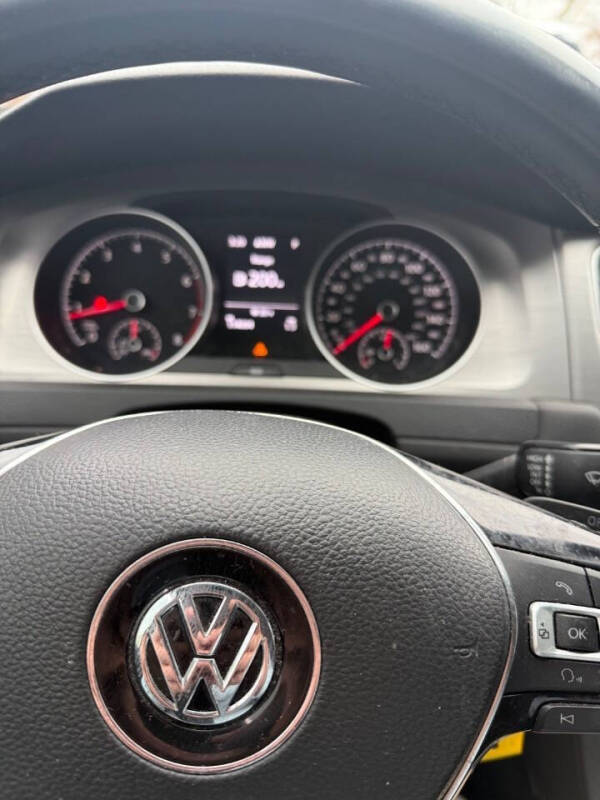 2017 Volkswagen Golf TSI S