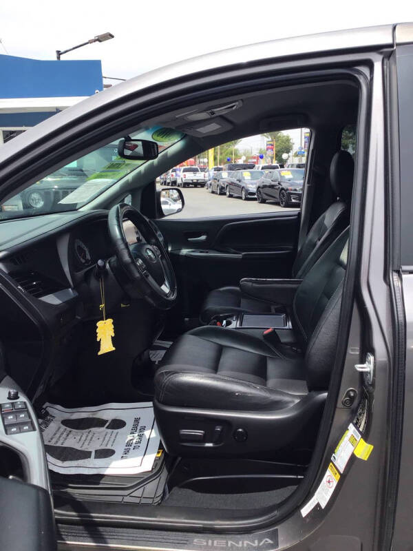 2016 Toyota Sienna SE Premium 8-Passenger