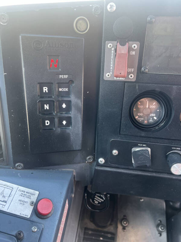 2004 Motor Coach Industries D4500