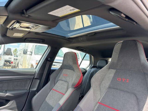 2025 Volkswagen Golf GTI SE