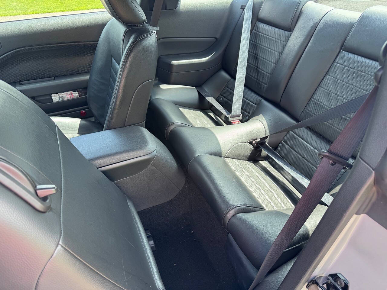 2005 Ford Mustang 10