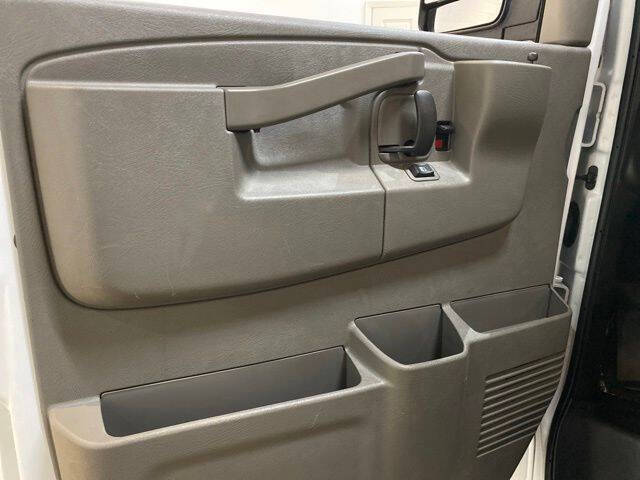 2025 Chevrolet Express LT 3500
