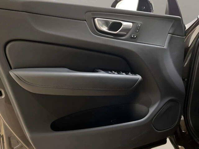 2025 Volvo XC60 B5 Core Dark Theme