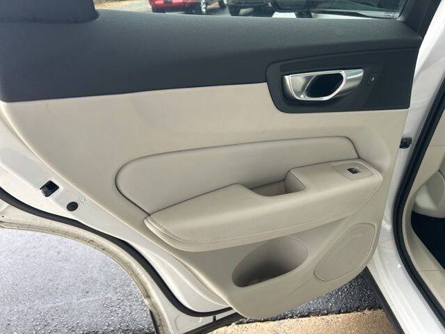 2024 Volvo XC60 B5 Plus Dark Theme