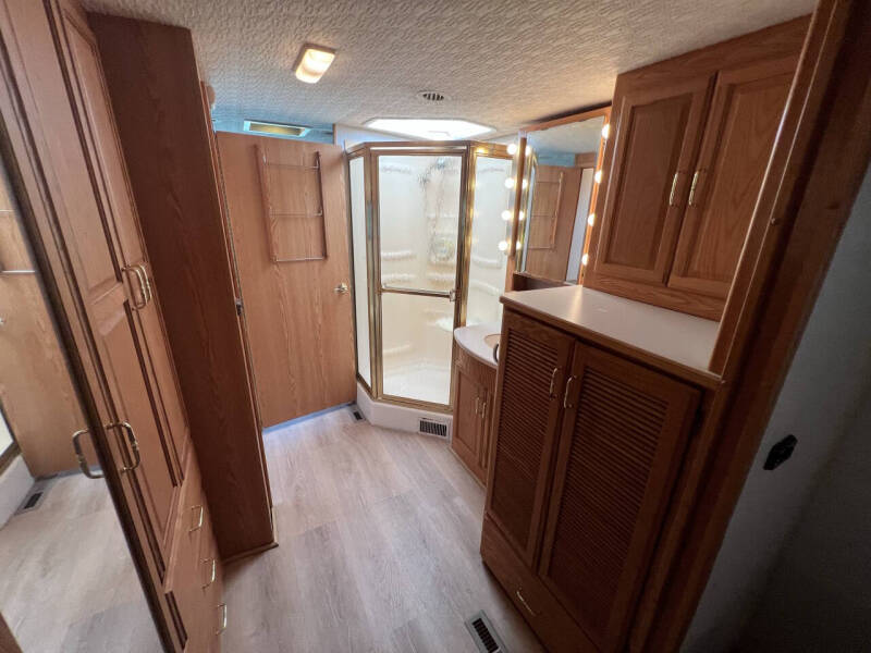2001 Winnebago Journey 36L