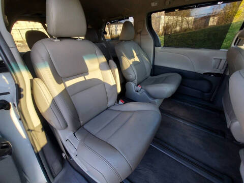 2015 Toyota Sienna XLE Premium 7-Passenger