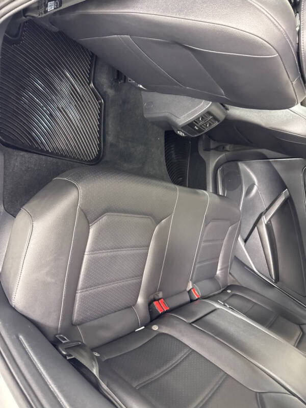 2019 Volkswagen Passat SE R-Line