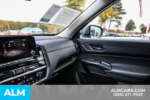 2024 Nissan Pathfinder SV