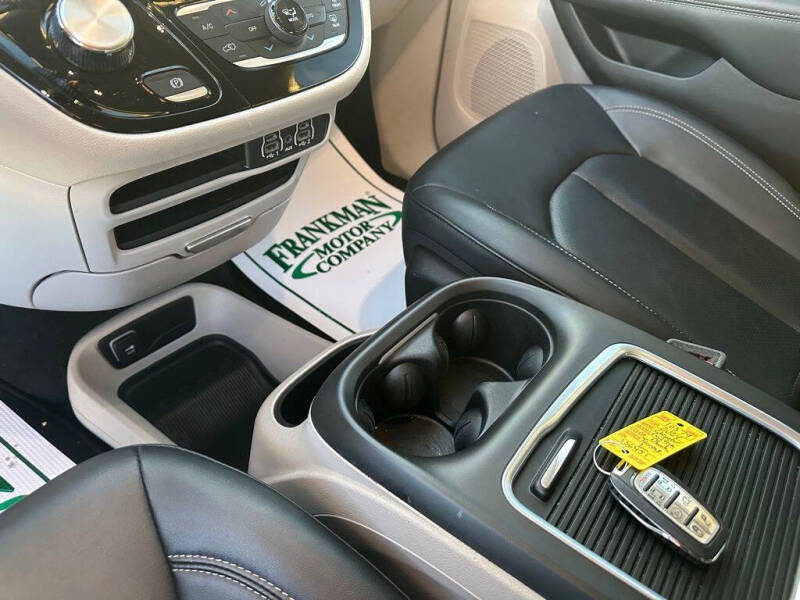 2024 Chrysler Pacifica Touring L