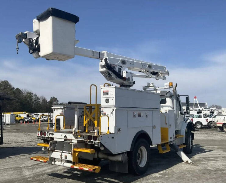 2017 Freightliner M2 106