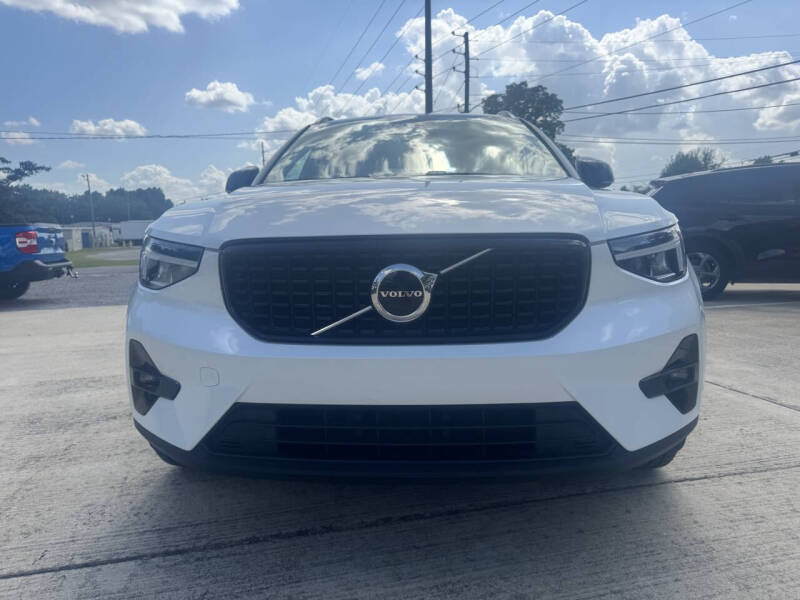 2023 Volvo XC40 B5 Plus Dark Theme