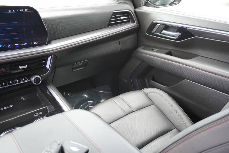 2025 Chevrolet Suburban RST