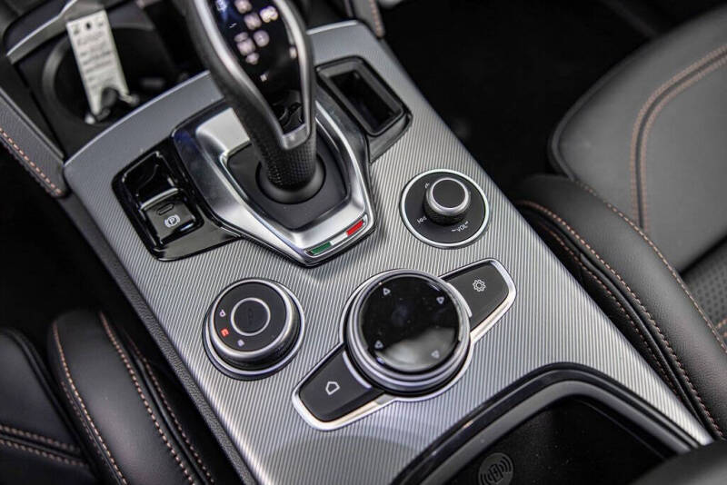 2025 Alfa Romeo Stelvio