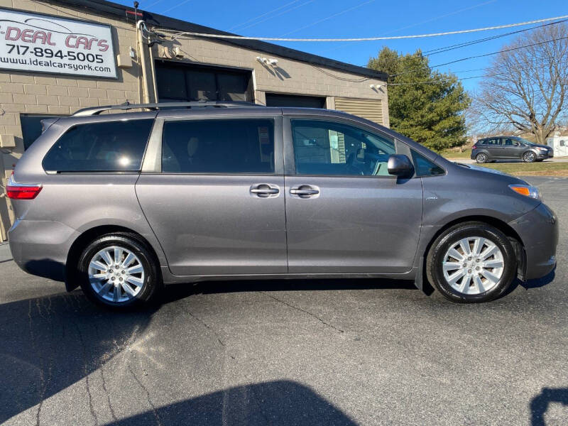 2017 Toyota Sienna LE 7-Passenger