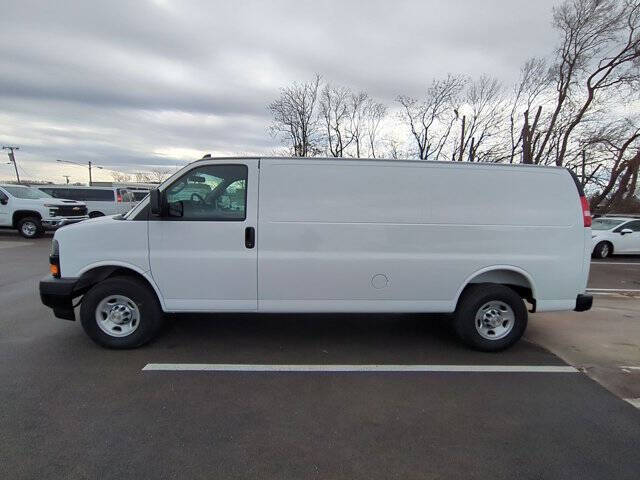 2025 Chevrolet Express 2500
