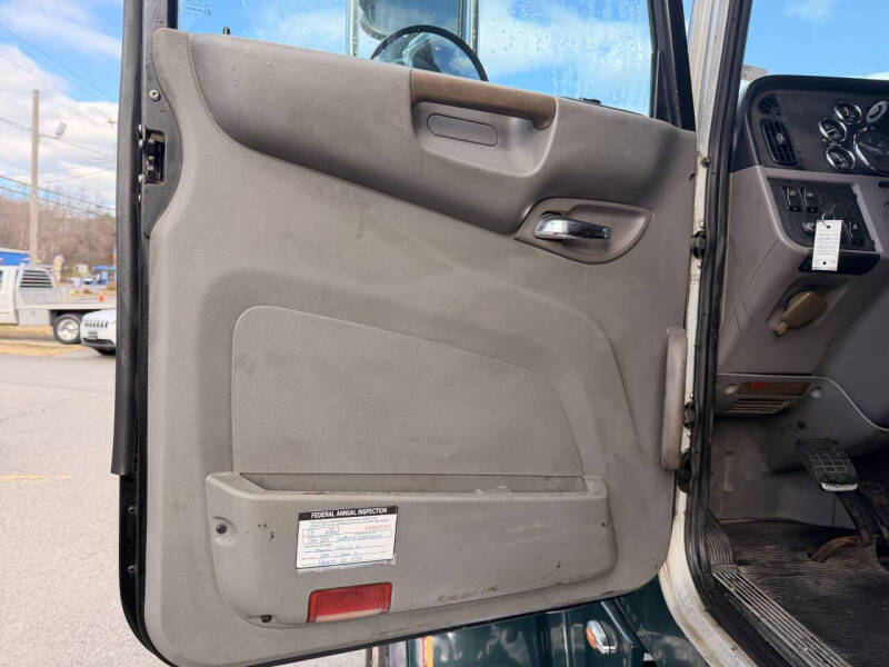 2013 Peterbilt Tri/A 367 8x4