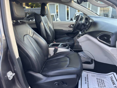 2017 Chrysler Pacifica Touring-L Plus