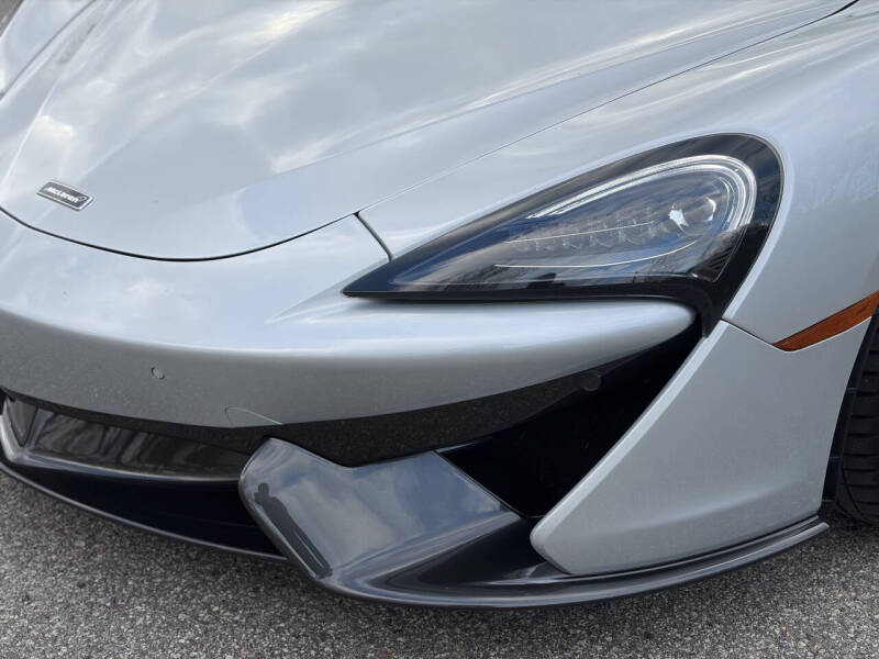 2017 McLaren 570GT