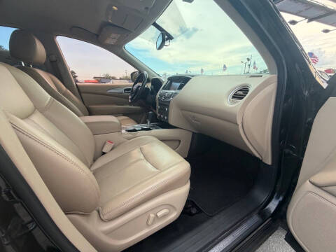 2017 Nissan Pathfinder SL