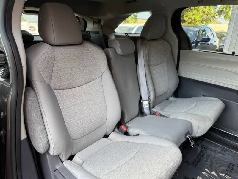 2021 Toyota Sienna LE 8-Passenger