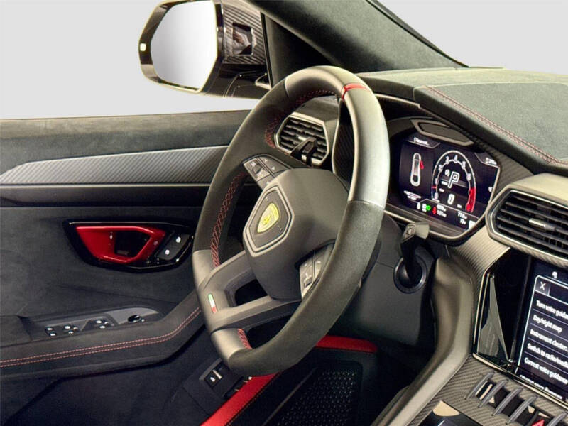 2023 Lamborghini Urus Performante