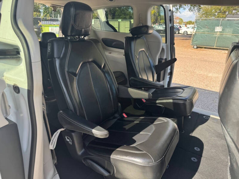 2020 Chrysler Voyager LXi