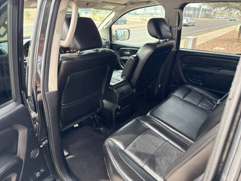 2015 Nissan Titan SV