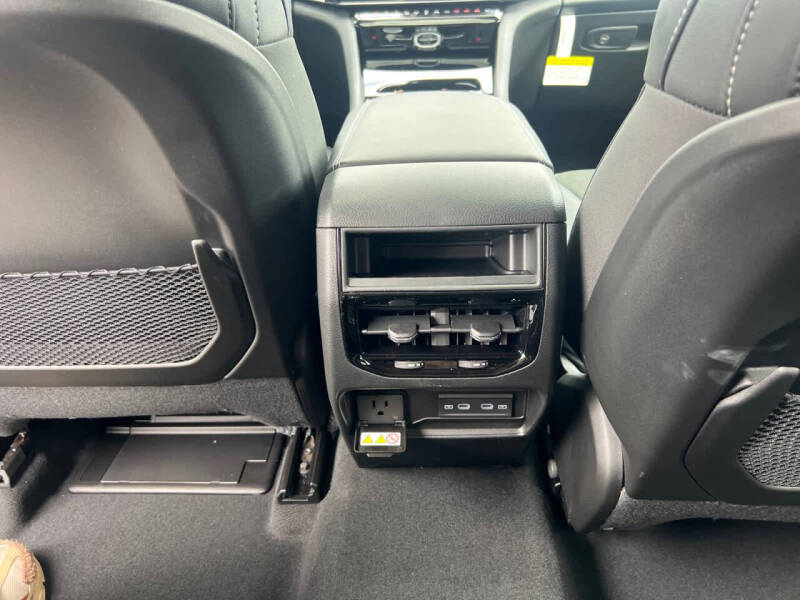 2026 Jeep Grand Cherokee Altitude