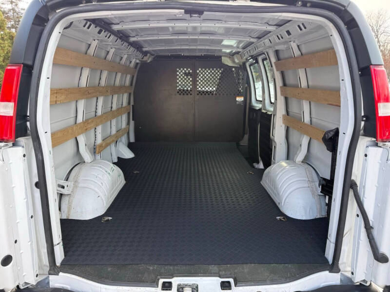 2023 GMC Savana 2500