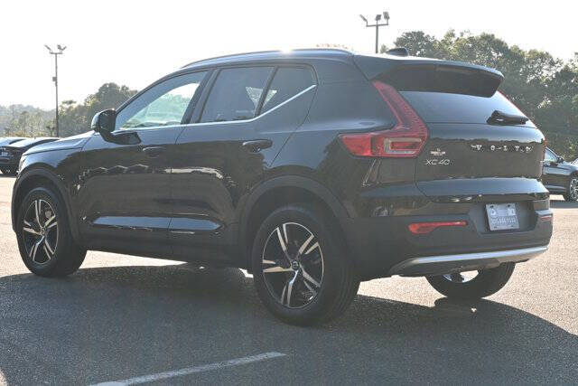 2025 Volvo XC40 B5 Core Bright Theme