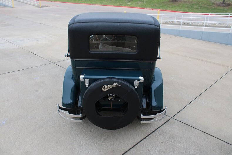 1927 Oldsmobile Sedan