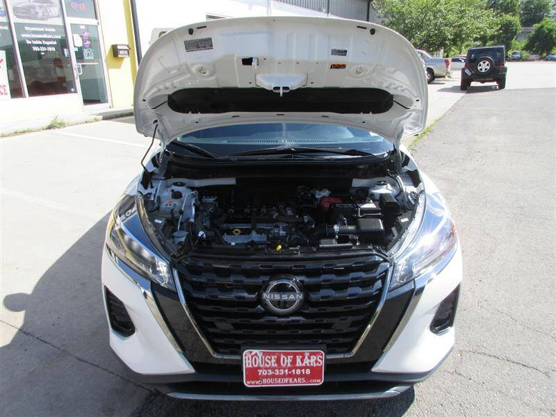 2023 Nissan Kicks SR