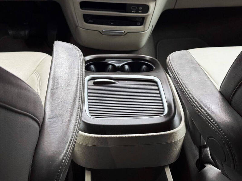 2017 Chrysler Pacifica Touring-L Plus