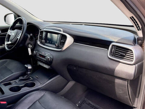 2019 Kia Sorento S V6