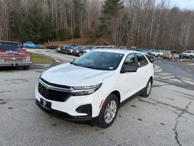 2022 Chevrolet Equinox LS's photo