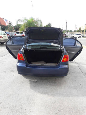 2004 Toyota Corolla LE