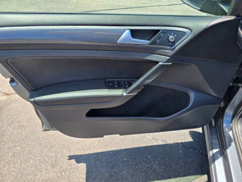 2019 Volkswagen Golf SE