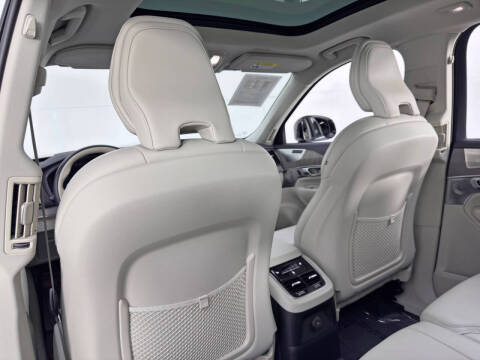 2023 Volvo XC90 Recharge T8 Ultimate Dark Theme