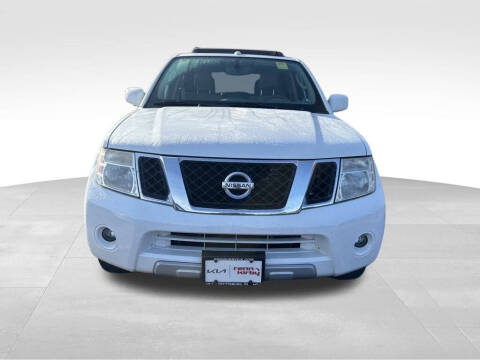 2012 Nissan Pathfinder LE