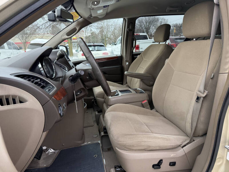 2012 Chrysler Town and Country Touring