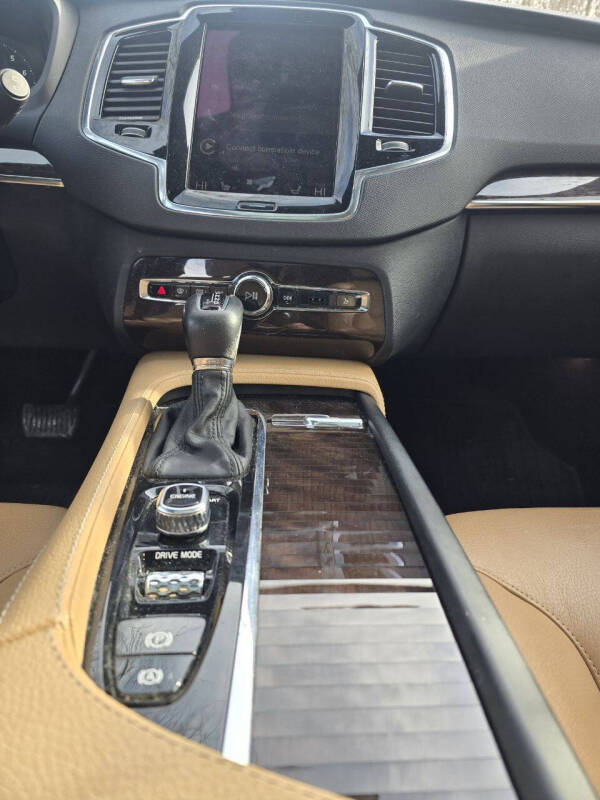 2016 Volvo XC90 T6 Momentum