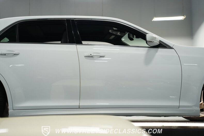 2012 Chrysler 300 SRT8