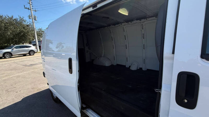 2023 GMC Savana 2500