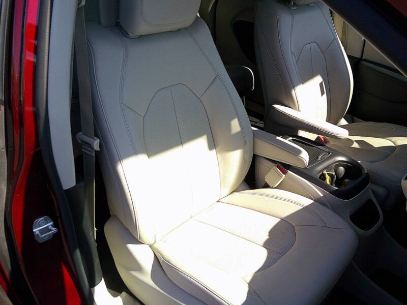 2017 Chrysler Pacifica Touring-L Plus